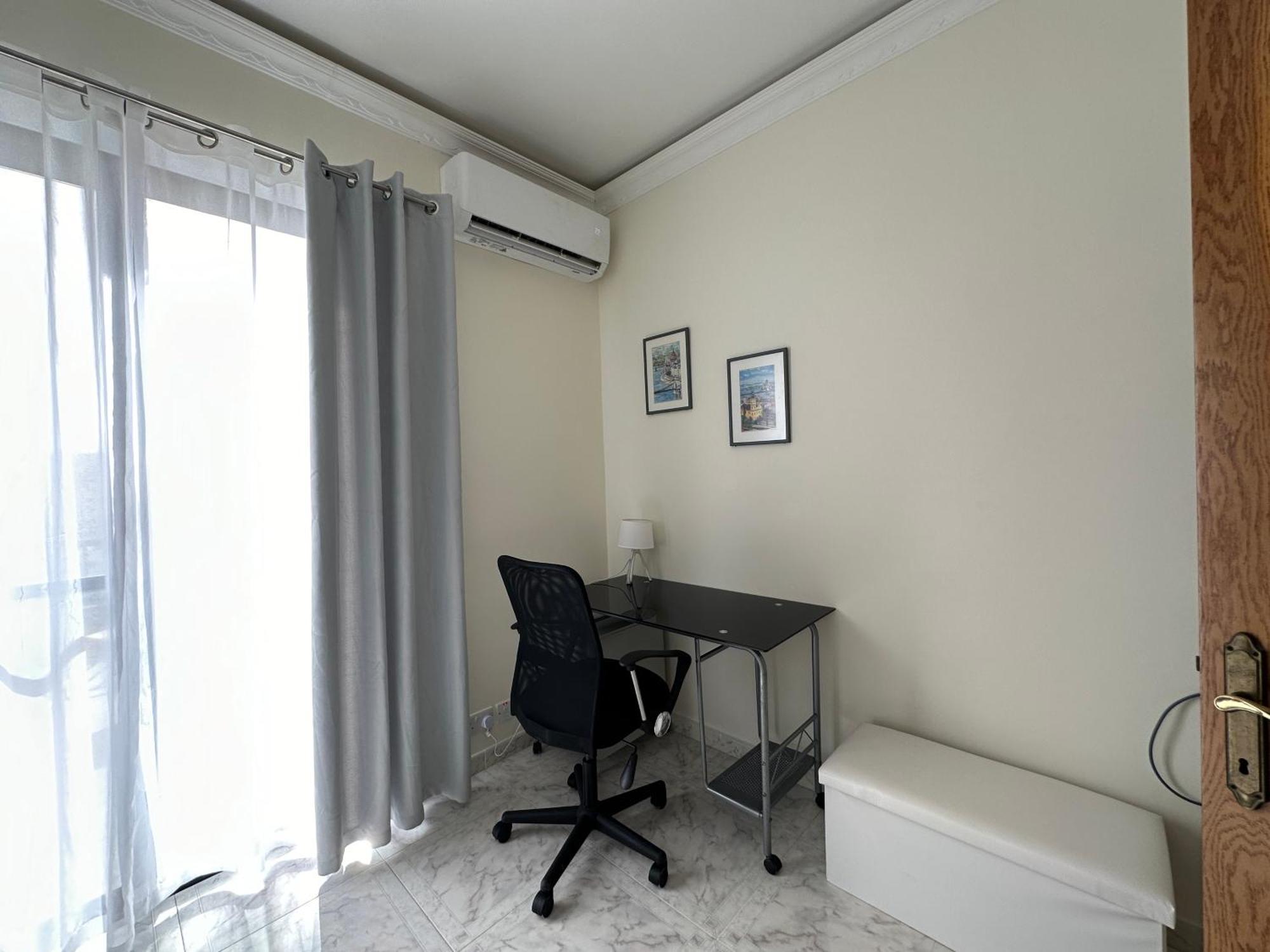 Spacious Airy Penthouse Near Bugibba Square *