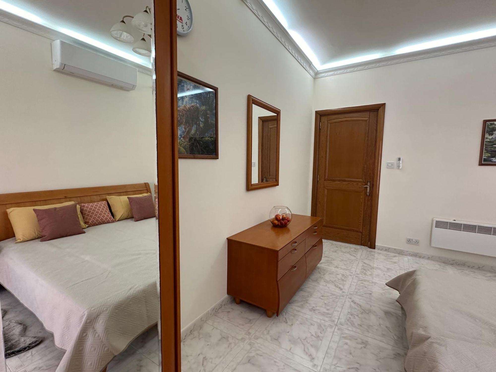Spacious Airy Penthouse Near Bugibba Square * St. Paul's Bay