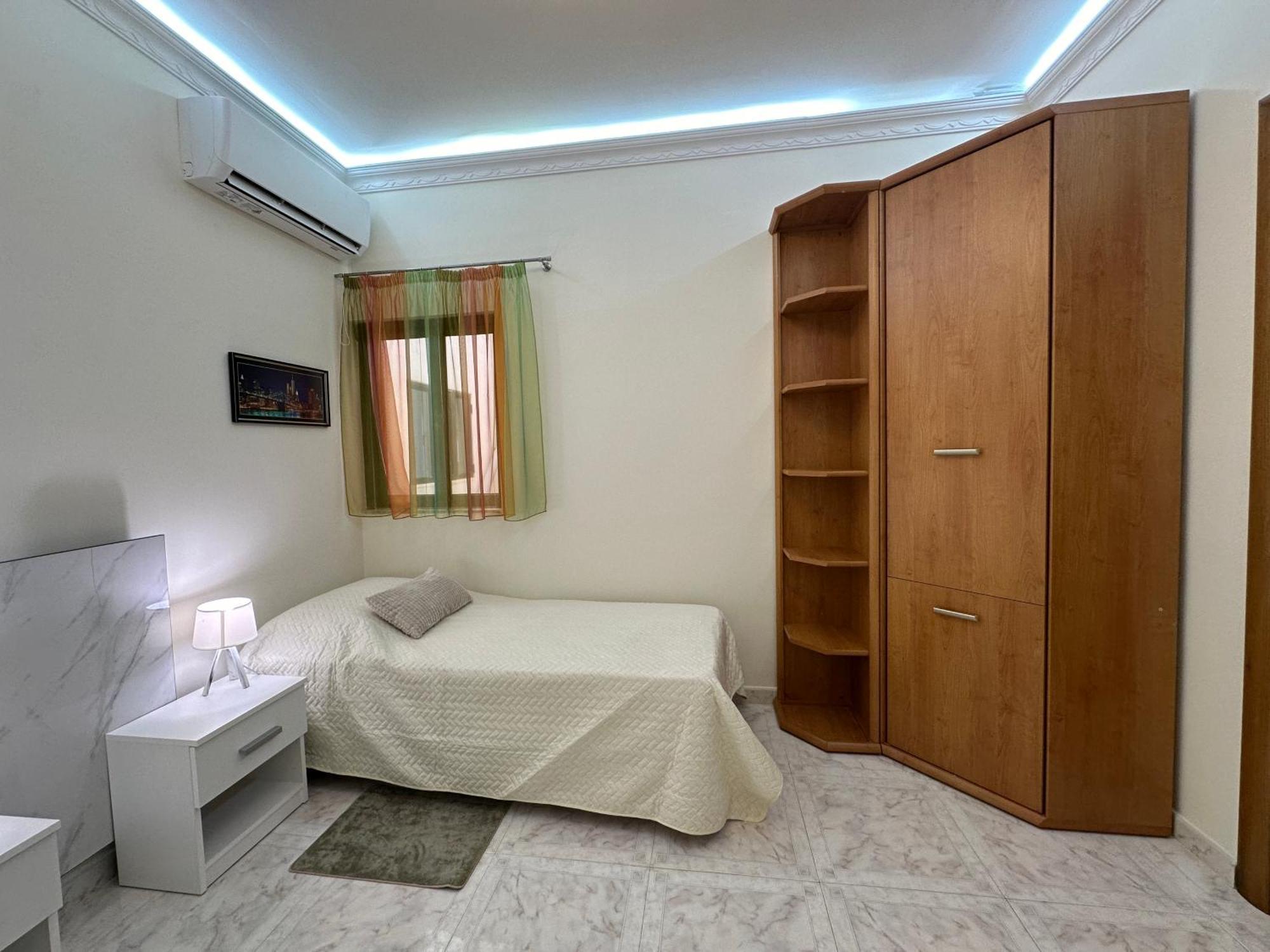 Spacious Airy Penthouse Near Bugibba Square Lägenhet *
