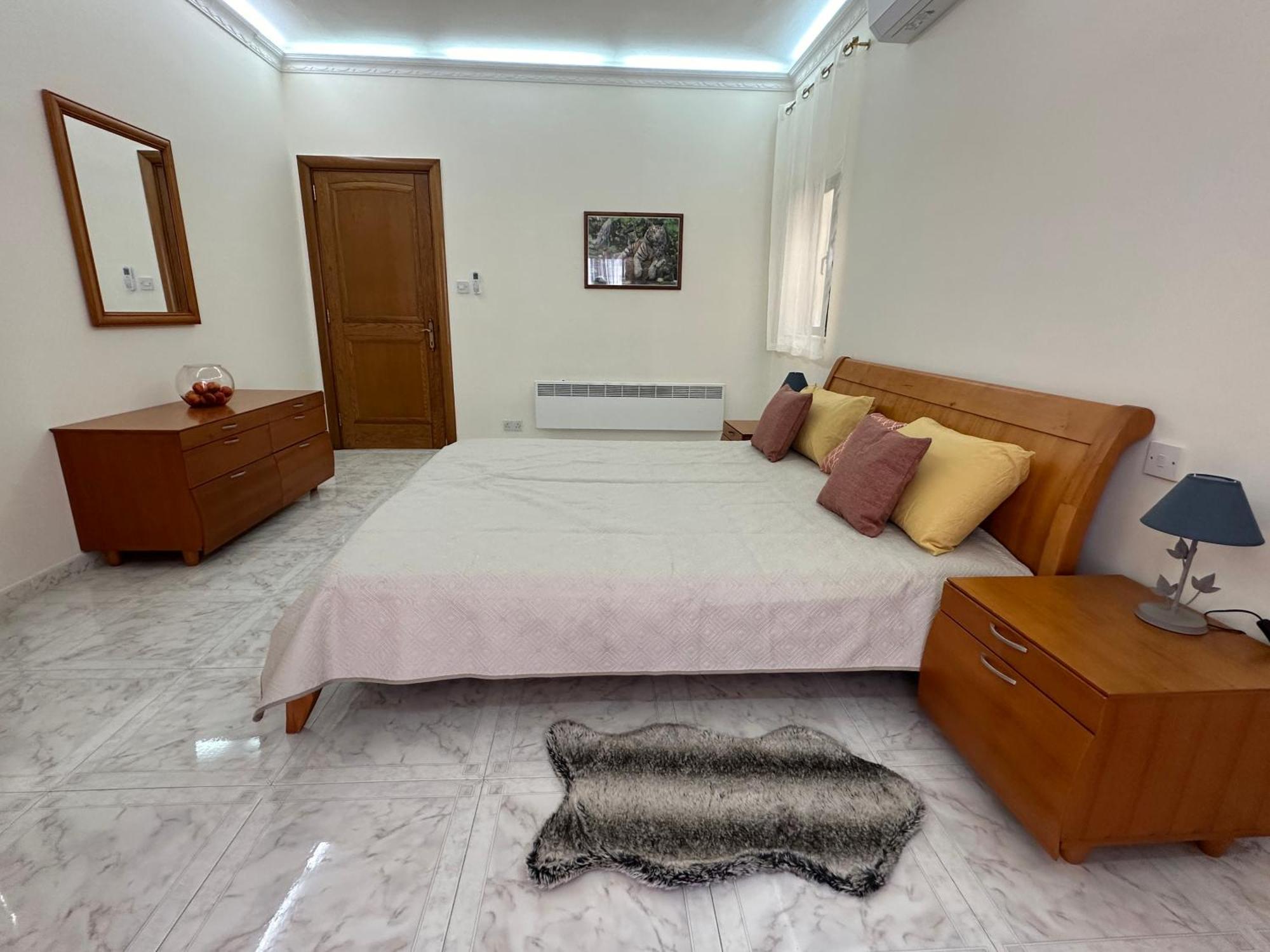 Lägenhet Spacious Airy Penthouse Near Bugibba Square St. Paul's Bay