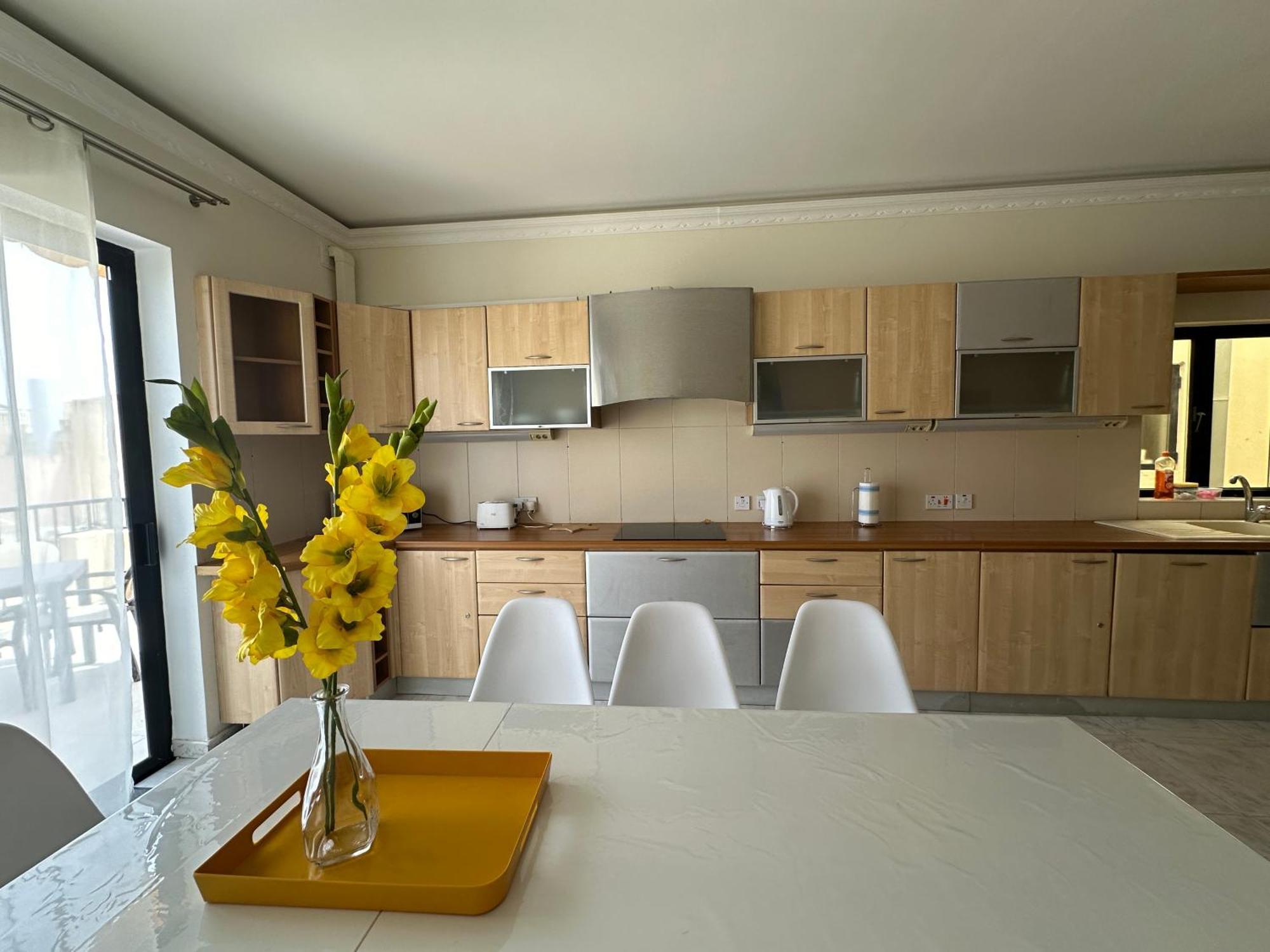 Lägenhet Spacious Airy Penthouse Near Bugibba Square St. Paul's Bay