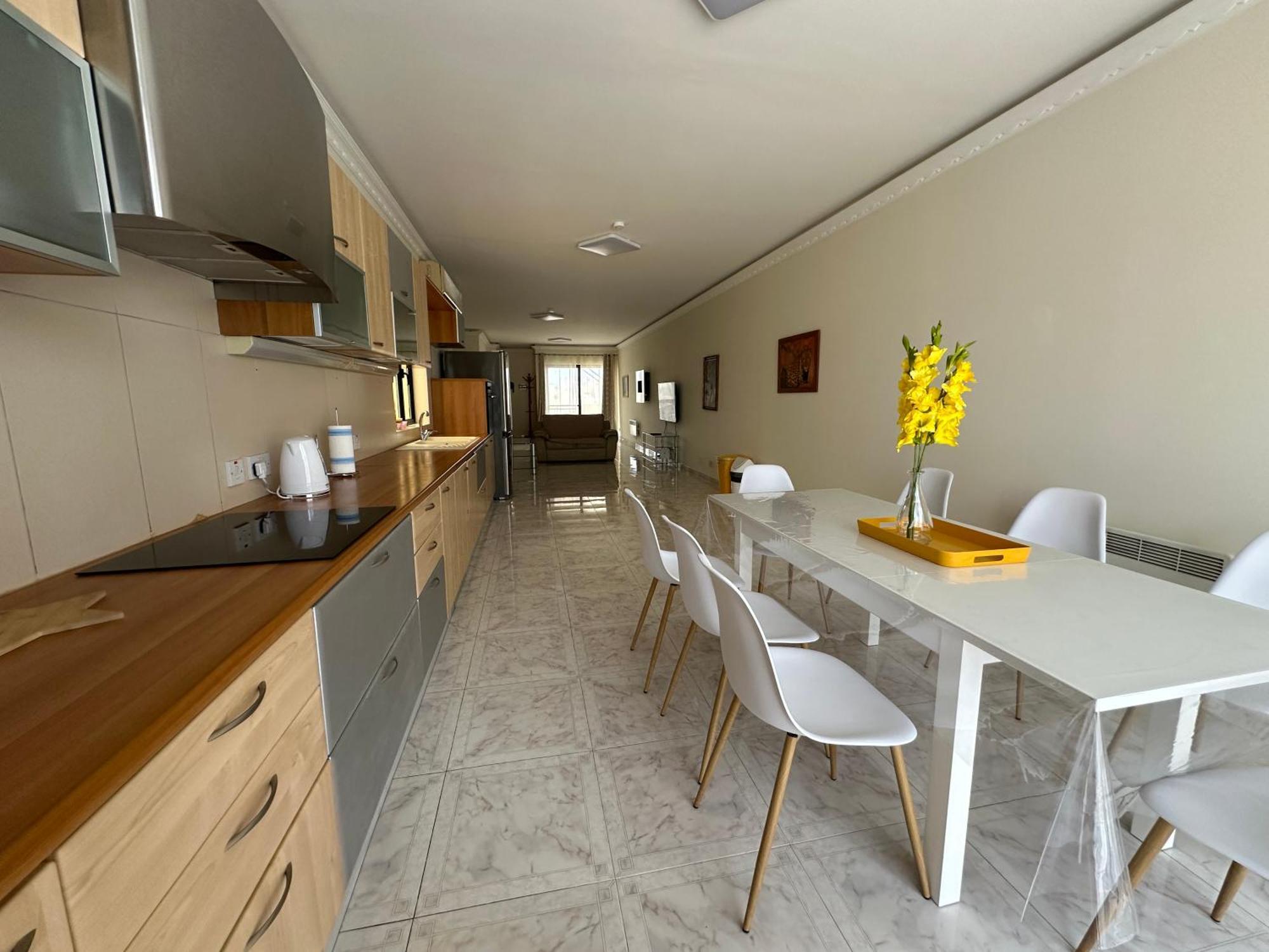Spacious Airy Penthouse Near Bugibba Square